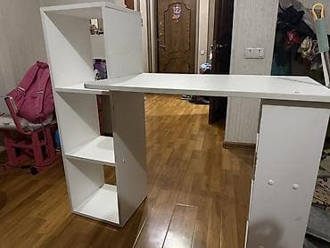 гладилный стол: Компьютерный стол, С полками — 1