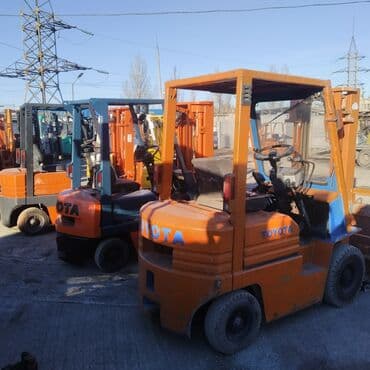 шины на вилочный погрузчик: Погрузчик, 2002 г., Колесный, Вилочный — 2