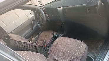 vw: Volkswagen Passat: 1988 г., Механика, Седан — 3