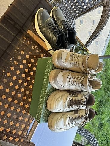 цена кроссовок: Набор из 3 пар кроссовок за 400 сом все вместе - Пара 1: чёрные — 1