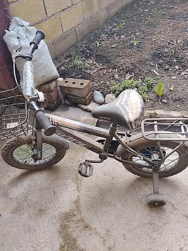 Детский велосипед с дополнительными боковыми колесами. Характеристики at lalafo.kg Детский велосипед с дополнительными боковыми колесами. Характеристики