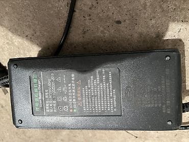 Детали салона: Зарядное устройство для аккумуляторов 24 В - Тип: умное зарядное — 8