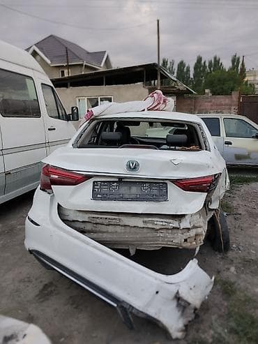 yuan plus: Changan Eado Plus, белый седан, на разбор по запчастям. Основные узлы — 3