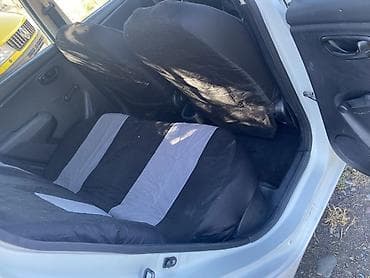 кок талаа: Hyundai i10: 2011 г., 1.1 л, Кол менен иштөөчү, Бензин, Хетчбек — 9