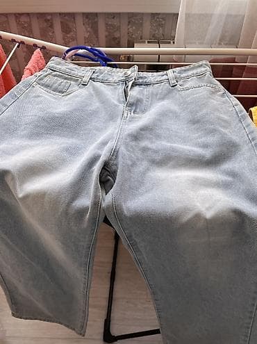 одежды для девочек: Светло-голубые женские джинсы прямого кроя. - Посадка: средняя. - — 2