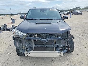 Toyota 4Runner: 2020 г., 4 л, Автомат, Бензин — 1
