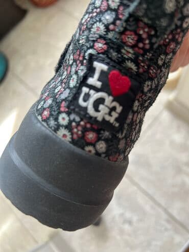 размер 28: Продаю детские Ugg на девочку Указан размер 35.Подойдут на 34.Оригинал — 2