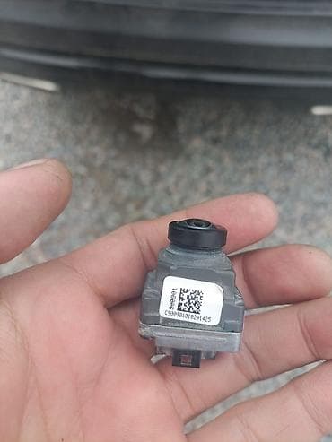 🚗 Продаю оригинальную камеру заднего вида для Range Rover Velar 2018