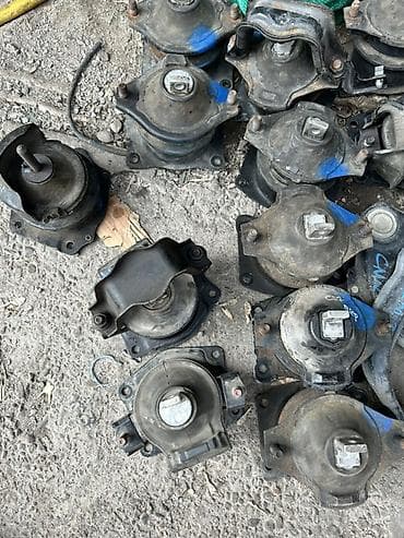 Бензонасосы: Подушка мотора Toyota — 1