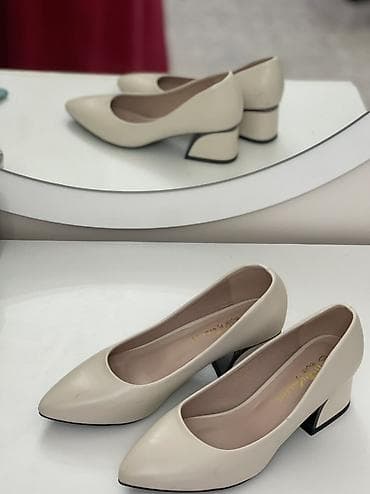 Женская обувь: Классические женские туфли-лодочки цвета айвори. - Форма мыса — 1