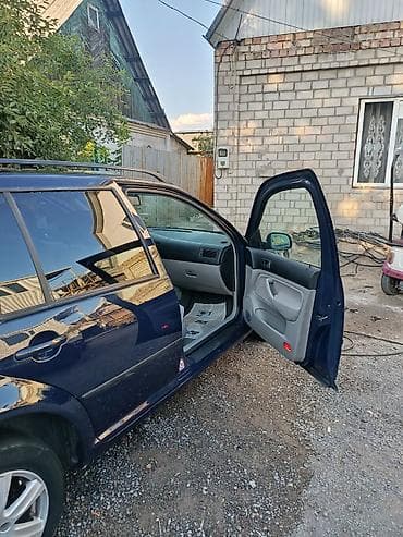 забыл: Volkswagen Golf: 2002 г., 1.6 л, Автомат, Бензин, Универсал — 10