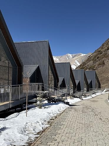 bus: Легковое авто, Пункт назначения: Ала-Арча, Количество мест: 4, Лицензия №: ЮПП Б-148 — 6