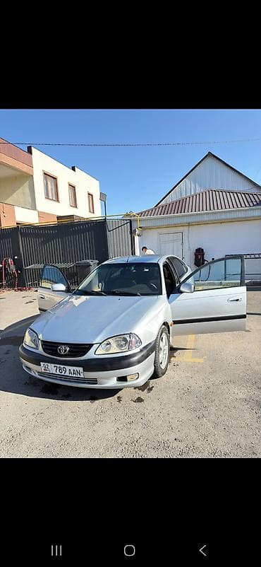 crown 813: Toyota Avensis: 2001 г., Механика, Седан — 1