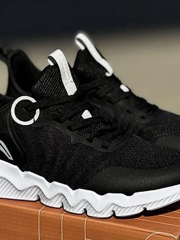 Кроссовки спортивные, дышащие, черные с белой подошвой - Верх