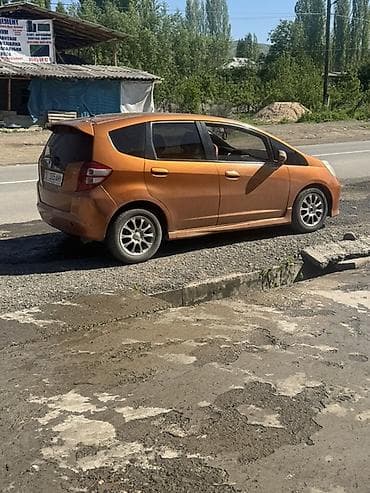 Honda Fit: 2008 г., 1.5 л, Автомат, Бензин, Хэтчбэк