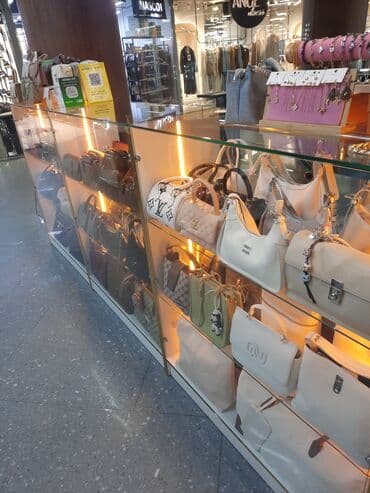 брендовая сумка: Срочно!Продаю Витрины Размеры: длина 1.20 м, ширина 45 см Дизайн — 4