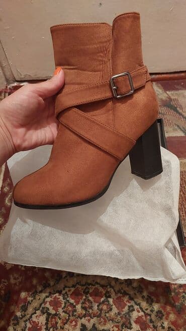 женские зимние сапоги из натуральной кожи и меха: Ботинки, 38, 4F, Новый, цвет - Коричневый, Самовывоз, Бесплатная доставка, Платная доставка — 1