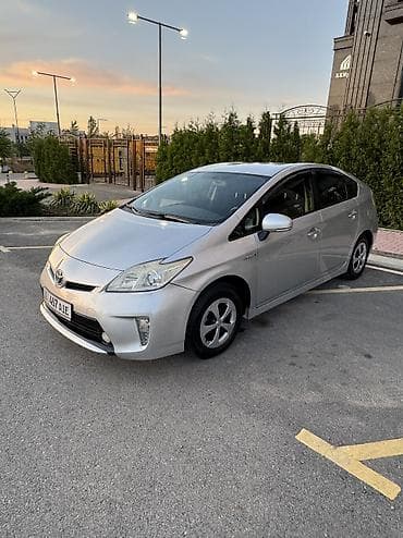 Toyota Prius: 2012 г., 1.8 л, Автомат, Гибрид
