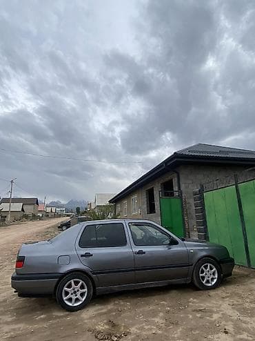 volkswagen polo 2018: Volkswagen : 1993 г., Механика, Бензин, Седан — 8