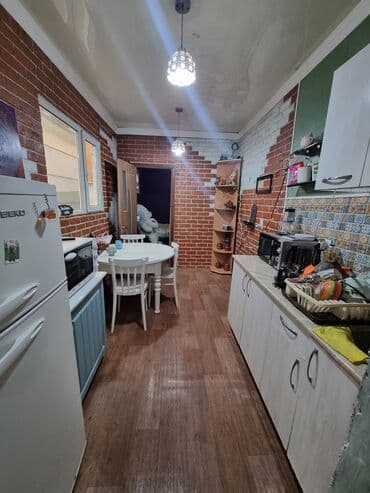 сдаю дом без хозяина старый толчок: Үй, 40 кв. м, 3 бөлмө, Менчик ээси, Эски ремонт — 2