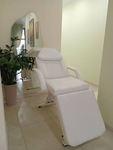 помощник для мастеров: Продам кушетку для косметолога/мастера. Удобнаялегко моется — 1