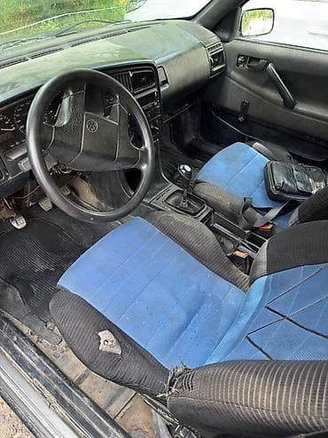 машина жыгули: Volkswagen Passat: 1990 г., 1.8 л, Кол менен иштөөчү, Седан — 5