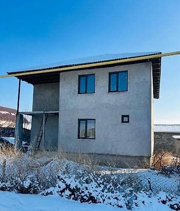 Продаётся двухэтажный дом 🏠 📍 Адрес: район рынка Заря 📏 Участок: 4 at lalafo.kg Продаётся двухэтажный дом 🏠 📍 Адрес: район рынка Заря 📏 Участок: 4