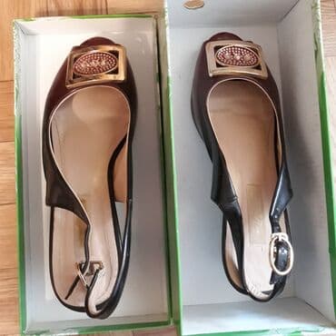 шлепка: Почти новые лакированные босоножки. Очень удобные, размер 39 — 2