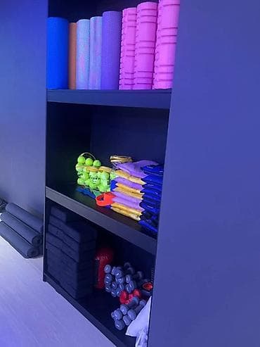 Мебель: Продается шкаф в отличном состоянии. Высокий, вместительный, идеально — 2