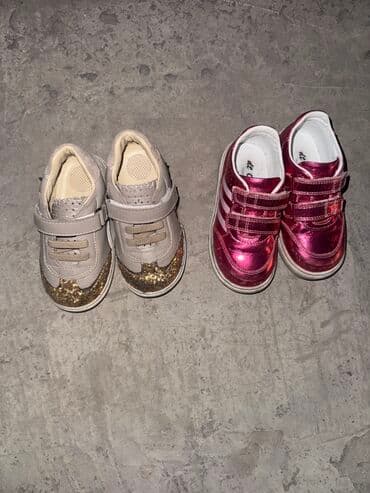 обувь женская большие размеры: Детские кроссовки, 2 пары. - Пара 1: бежевые кроссовки с золотистыми — 1