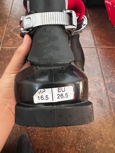 футбольные бутсы predator: Продам лыжные ботинки. На ребенка примерно 3-5 лет. Новые. (Не подошли — 3