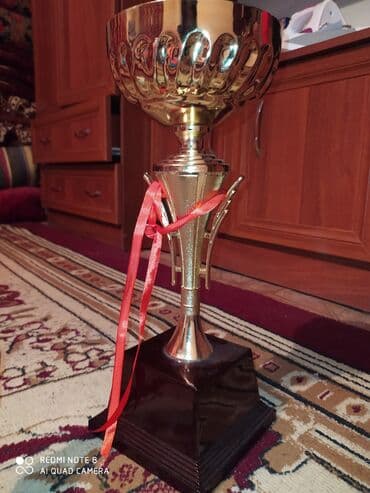 где можно купить ракетки для настольного тенниса: Продается большой кубок. 40 сантиметров. Подойдёт для любого спорта — 1