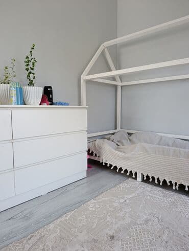 Шкафы: Продаю кровать домик в хорошем состоянии, изготовлен из сосны — 1