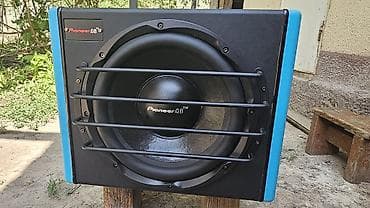 Сабвуфер Pioneer GB в корпусе с фазоинвертором и встроенным усилителем