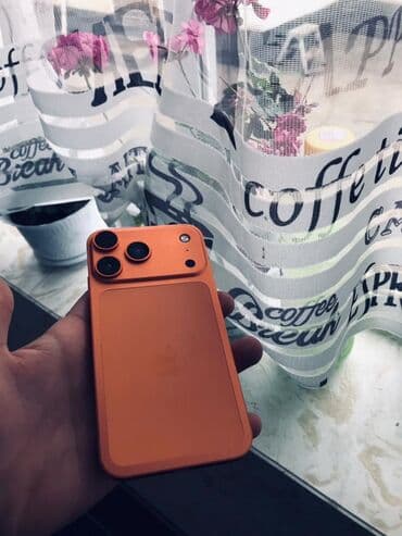 часы с камерой: Смартфон в оранжевом/медном цвете с плоским корпусом и матовым — 1