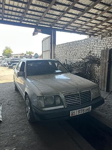 Унаа: Mercedes-Benz W124: 1993 г., 3.2 л, Кол менен иштөөчү, Бензин, Седан — 3