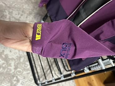 Жеке буюмдар: Весенняя спортивная ветровка и куртка Бирка внутри: BE EFFORTLESS — 6