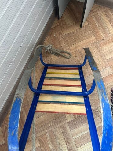 ролики коньки: Детские санки с металлической рамкой и деревянными планками — 1