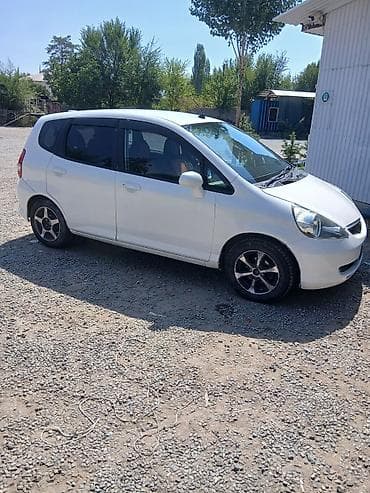 салон автомобиля: Honda Fit: 2003 г., 1.3 л, Автомат, Бензин, Хэтчбэк — 4