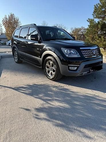 Полноразмерный 7‑местный внедорожник (черный цвет кузова) с кожаным