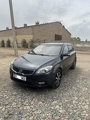 Kia Ceed: 2012 г., 1.6 л, Механика, Бензин, Хэтчбэк