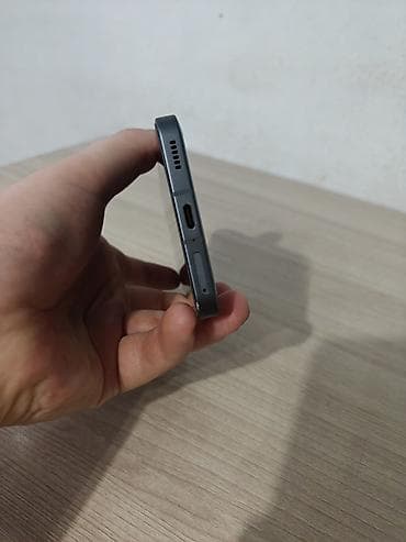 минивен фото: Nothing, Phone 2, Б/у, 256 ГБ, цвет - Серый, 1 SIM, 2 SIM — 4