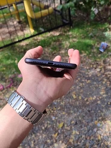 IPhone 11, Б/у, 128 ГБ, Черный, Кабель, 80 %