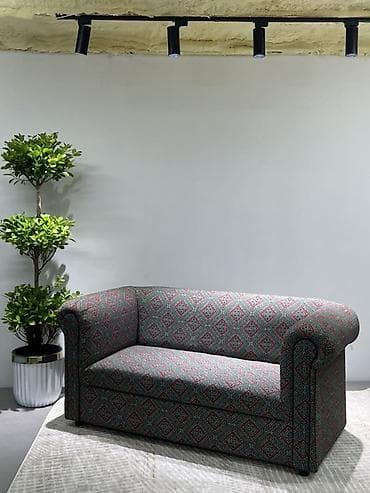 small table: Прямой диван, Новый — 1