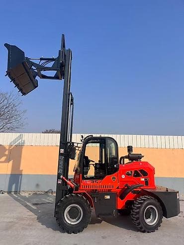 b class: Погрузчик, Колесный, Вилочный — 1