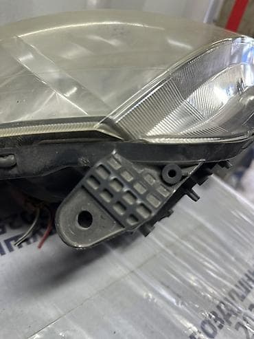 led lights: Передняя правая фара Toyota Б/у, Оригинал, Япония — 3