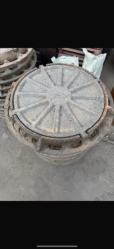 Чугунный люк для проезжей части. Характеристики: - Материал — 2