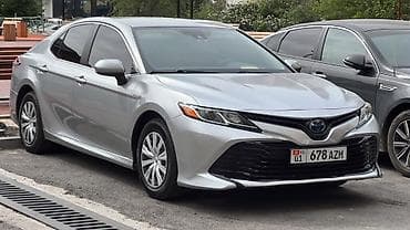 Toyota Camry: 2020 г., 2.5 л, Вариатор, Гибрид, Седан