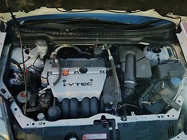 Honda Stream: 2002 г., 2 л, Автомат, Бензин, Минивэн — 3