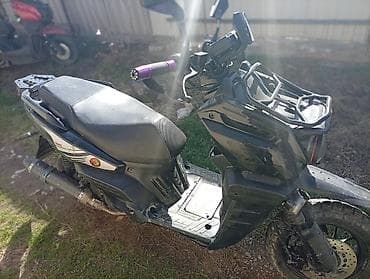 желмая мотоцикл: Скутер-эндуро 12–13" с внедорожными покрышками и агрессивным дизайном — 4